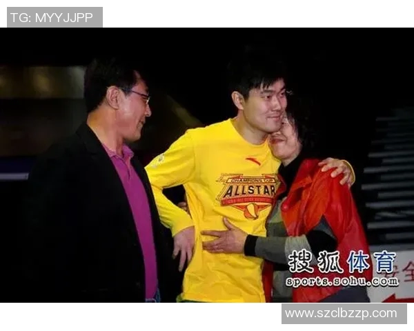 篮球明星与护士的温情瞬间揭示了运动与关怀的完美结合 篮球明星与护士的温情瞬间揭示了运动与关怀的完美结合